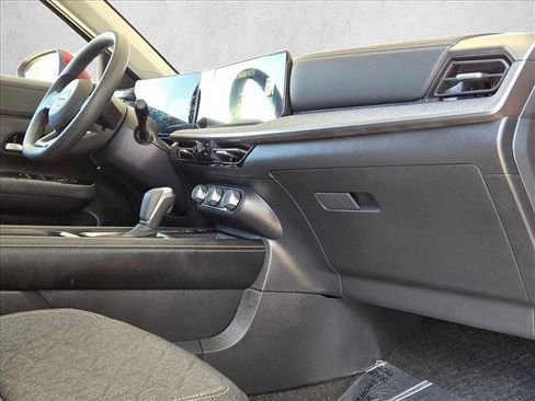 Used 2025 Nissan Kicks SV AWD/4WD image 19
