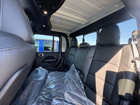 New 2026 Jeep Gladiator Sport AWD/4WD image 18