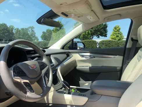Used 2017 Cadillac XT5 Luxury w/ Driver Awareness Package AWD/4WD image 7