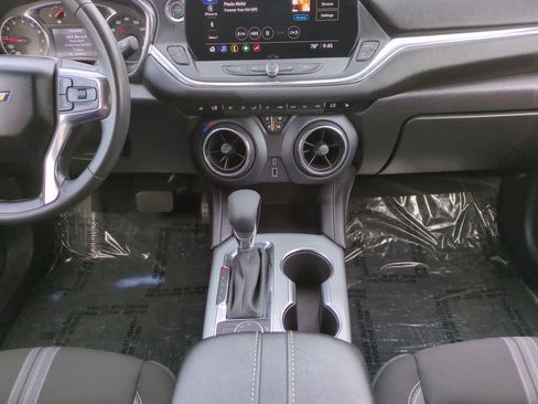 Used 2025 Chevrolet Blazer LT FWD image 18