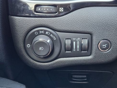 Certified 2023 Jeep Cherokee Altitude Lux image 23