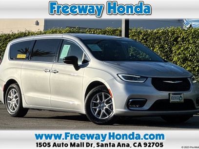 Used 2024 Chrysler Pacifica Touring-L