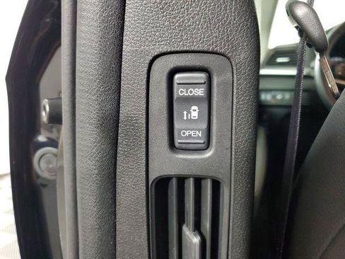 Used 2025 Honda Odyssey EX-L image 17
