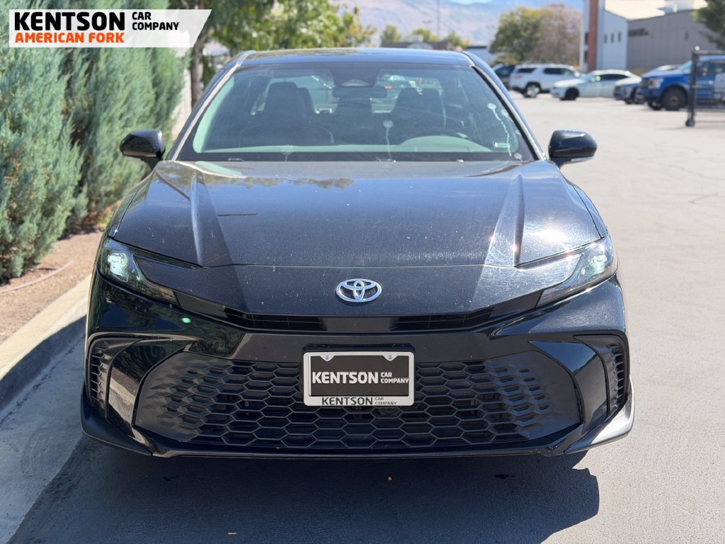 Used 2025 Toyota Camry SE FWD image 2