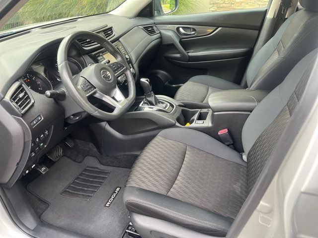 Used 2017 Nissan Rogue SV AWD/4WD image 12
