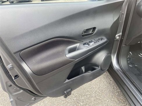 Used 2025 Nissan Kicks Play S image 12