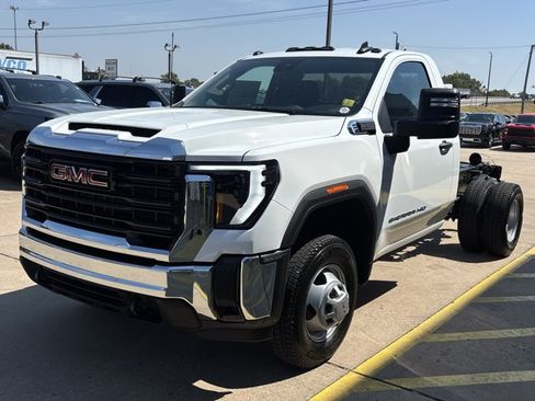 New 2026 GMC Sierra 3500 Pro w/ Convenience Package AWD/4WD image 7
