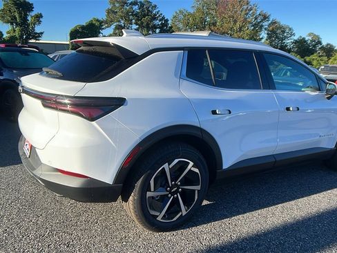 New 2026 Chevrolet Equinox EV LT image 5