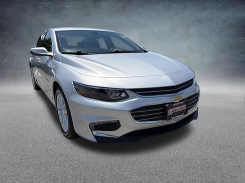Used 2018 Chevrolet Malibu LT FWD image 4