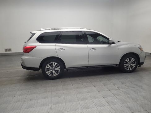 Used 2019 Nissan Pathfinder SV image 10