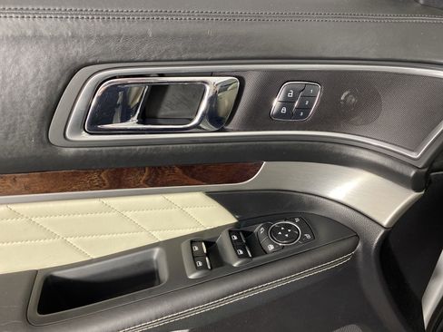 Used 2016 Ford Explorer Platinum image 17