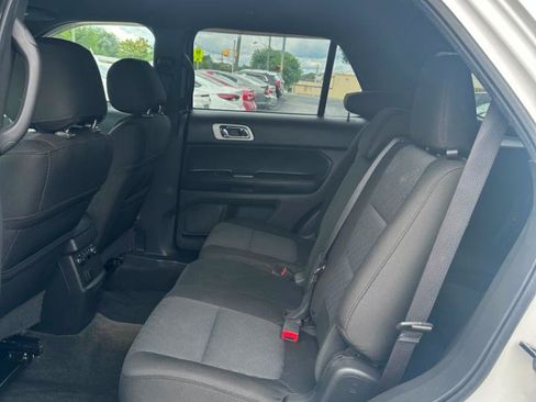 Used 2014 Ford Explorer XLT w/ Equipment Group 201A AWD/4WD image 16