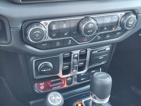 New 2026 Jeep Gladiator Mojave image 18