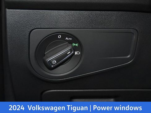 Used 2024 Volkswagen Tiguan SE R-Line image 9