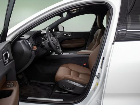 Certified 2024 Volvo XC60 T8 Plus w/ Protection Package Premier AWD/4WD image 13