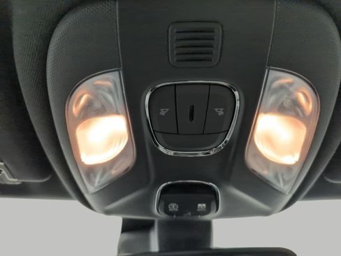 Used 2023 Jeep Compass Latitude w/ Sun and Sound Group AWD/4WD image 18