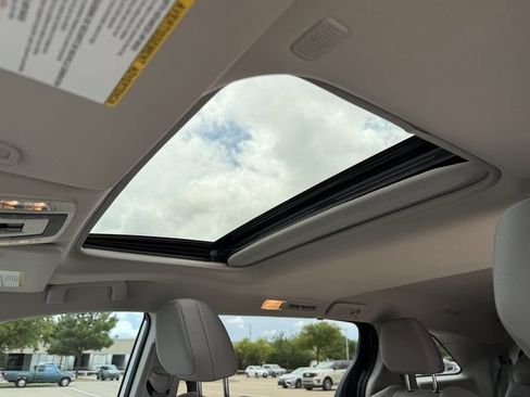 Used 2024 Toyota Sienna LE w/ LE Plus Package FWD image 24