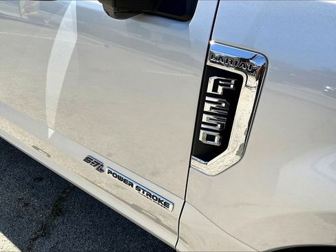 Used 2017 Ford F250 Lariat w/ Lariat Ultimate Package AWD/4WD image 31