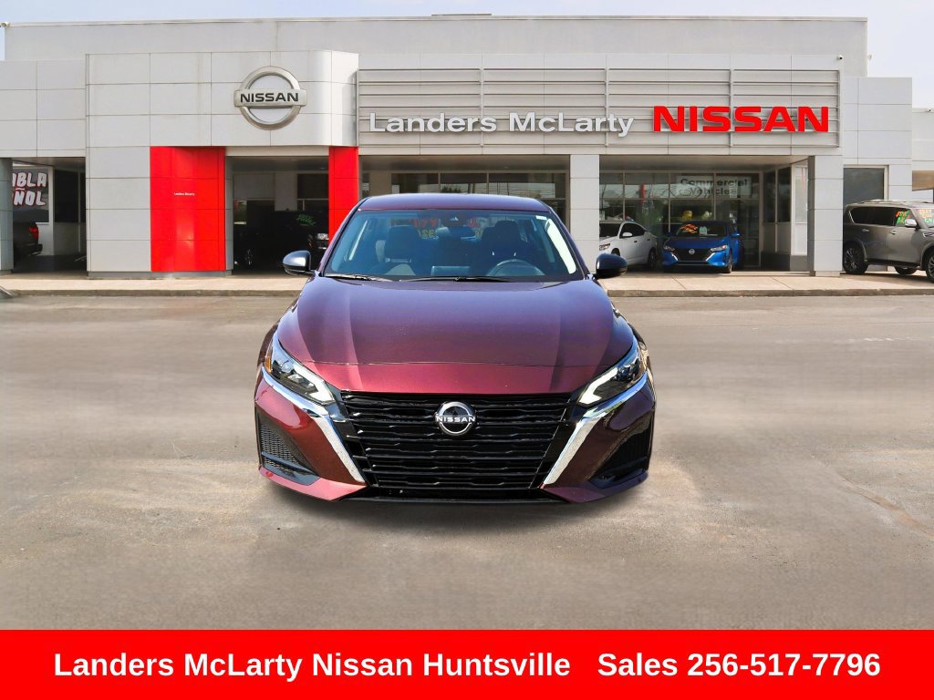 Used 2025 Nissan Altima 2.5 SV FWD image 11