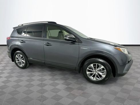 Used 2018 Toyota RAV4 XLE AWD/4WD image 8