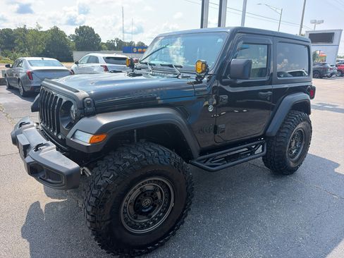 Used 2023 Jeep Wrangler Sport AWD/4WD image 3