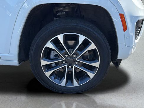 Used 2021 Jeep Grand Cherokee L Overland w/ Luxury Tech Group IV AWD/4WD image 13