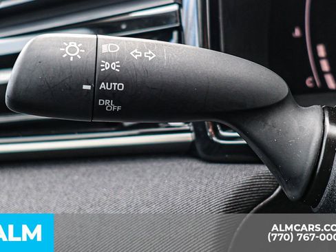 Used 2025 Toyota Camry LE image 32