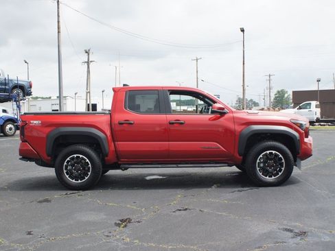 Used 2025 Toyota Tacoma TRD Off-Road w/ TRD Off Road Upgrade Package AWD/4WD image 22