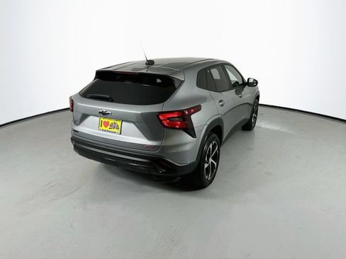 Used 2025 Chevrolet Trax RS w/ Sunroof Package FWD image 9