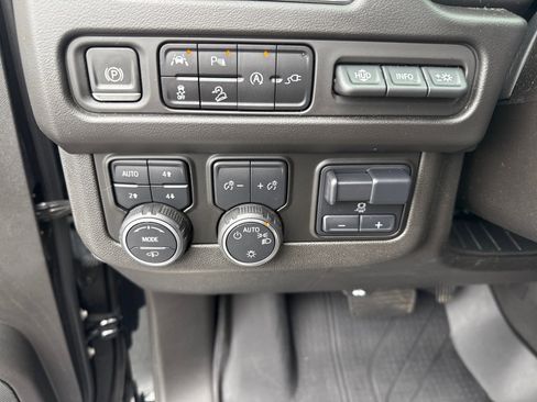 Used 2021 Chevrolet Suburban High Country image 22