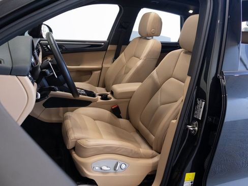 Used 2023 Porsche Macan image 20