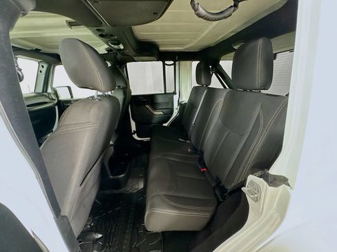 Used 2018 Jeep Wrangler Unlimited Sport AWD/4WD image 21