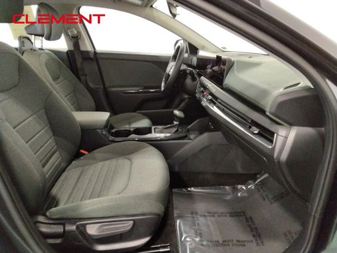 Used 2025 Kia K4 EX image 37