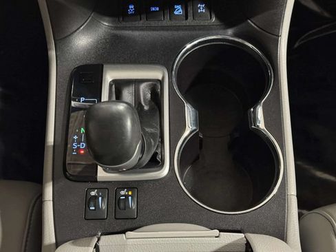 Used 2019 Toyota Highlander XLE AWD/4WD image 18