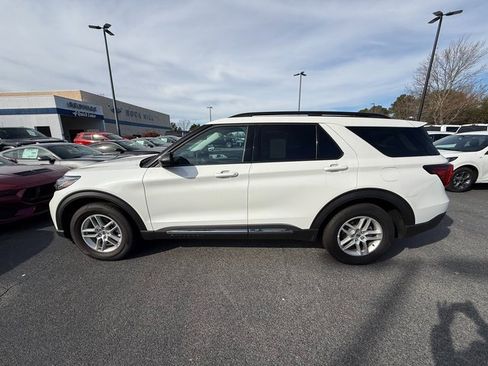 New 2025 Ford Explorer Active image 2