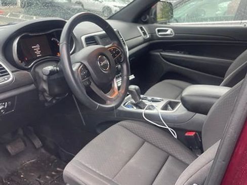 Used 2018 Jeep Grand Cherokee Laredo AWD/4WD image 13