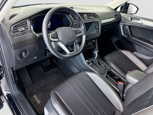 Used 2022 Volkswagen Tiguan SE FWD image 9