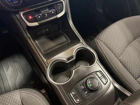 Used 2024 GMC Terrain SLE w/ Driver Convenience Package FWD image 21