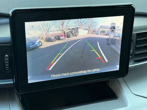 Used 2024 Ford Explorer XLT w/ Equipment Group 202A image 20