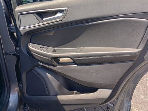 Used 2021 Ford Edge SE image 18