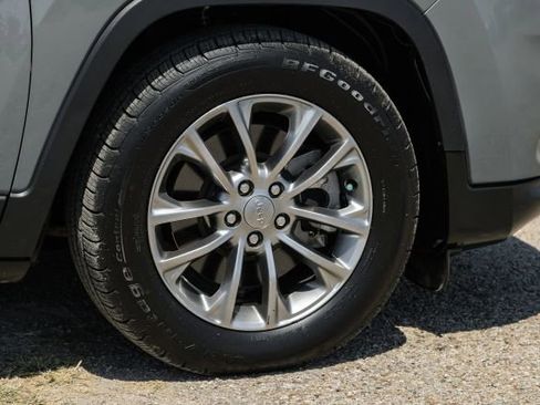 Used 2021 Jeep Cherokee Latitude Lux w/ Sun & Sound Group image 56