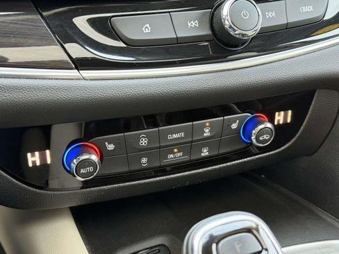 Used 2021 Buick Enclave Essence w/ Sport Touring Edition image 31