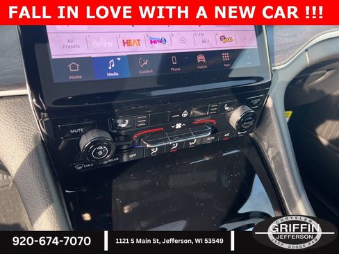 New 2025 Jeep Grand Cherokee Limited w/ Black Appearance Package image 24