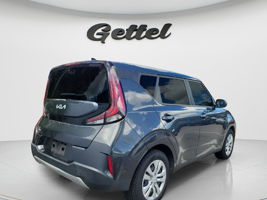 Used 2023 Kia Soul LX FWD image 7
