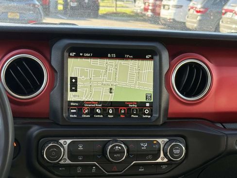 Used 2023 Jeep Wrangler Unlimited Rubicon AWD/4WD image 3