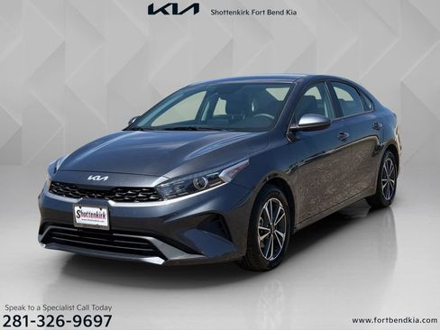 Used 2022 Kia Forte LXS image 1