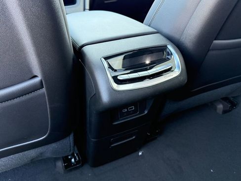 New 2025 Cadillac XT6 Luxury image 33