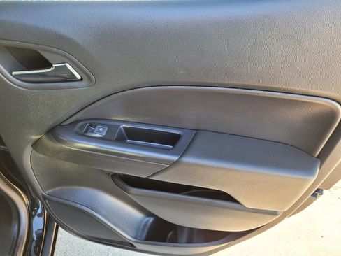 Used 2022 Chevrolet Colorado LT w/ LT Convenience Package image 12