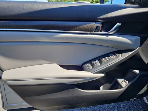 Used 2019 Honda Accord EX image 13