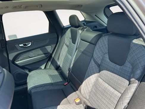Used 2023 Volvo XC60 B5 Core w/ Climate Package FWD image 13